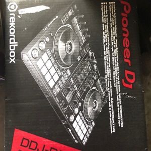 Brand new pioneer DJ in box never used